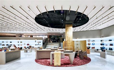 stuttgart burberry|Breuninger Stuttgart: flagship store and department store with .